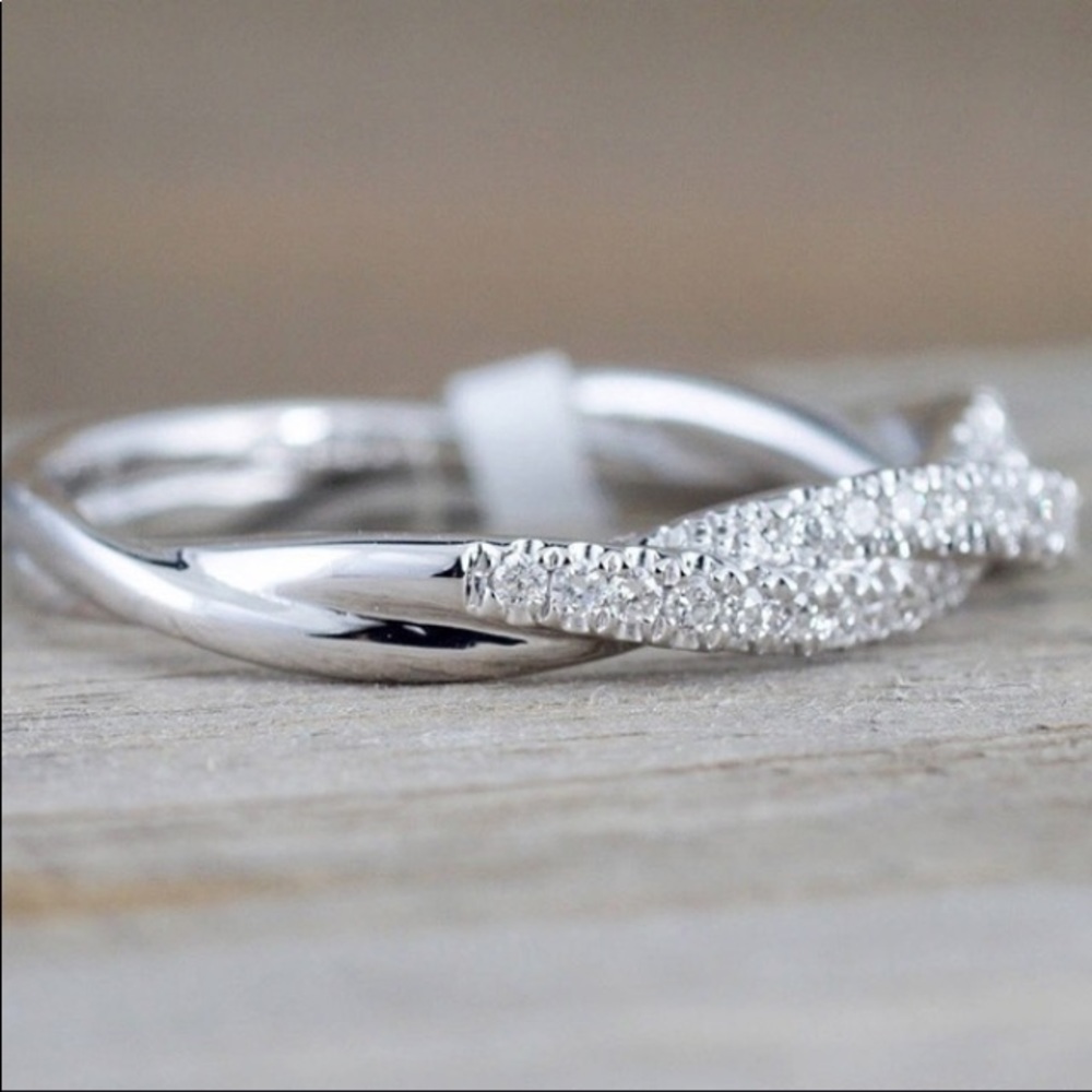 !🌹14K White Gold Infinity Twist Band🌹 - Picture 3 of 8